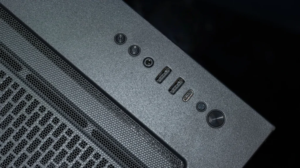 CyberPowerPC Gamer Xtreme GXiVR8080A41 ports