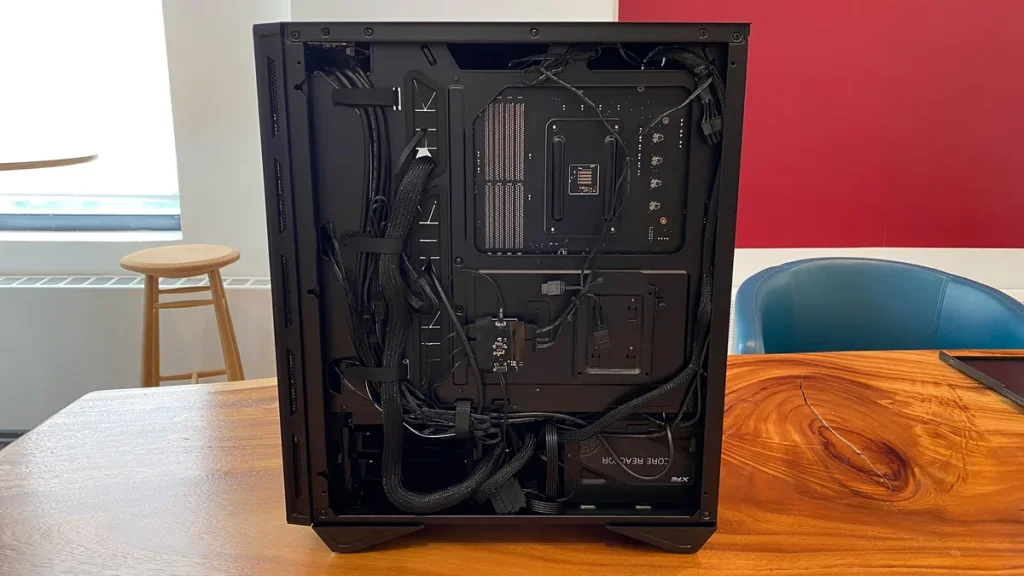 MSI Aegis ZS2 C7NVP-1435US side panel