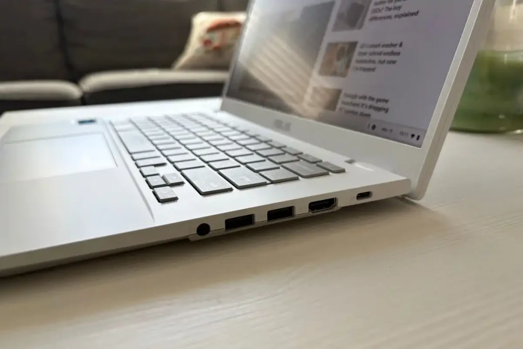Asus Chromebook Plus CX34 (CX3402CBA-DH386-WH) keyboard