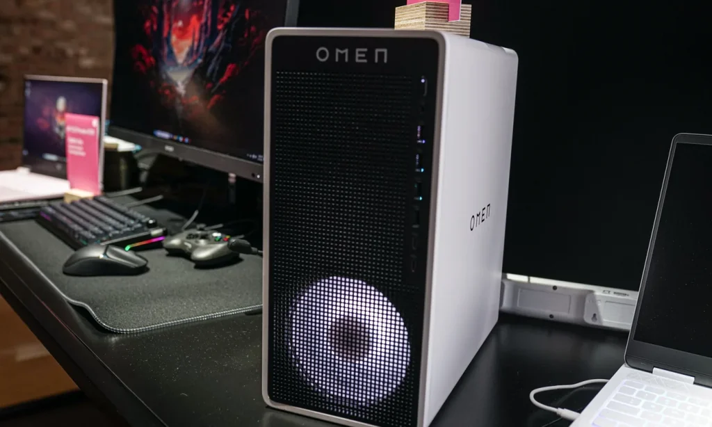 HP Omen 16L desktop on table